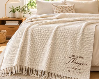 Manta de punto personalizada para bodas, manta con nombre y fecha bordados a medida, regalo para la pareja de recién casados o para inauguración de casa.