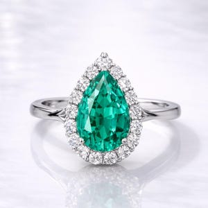 Birnenschliff Smaragd Verlobungsring | Vintage Halo-Design | CZ Diamant Akzente | Verzierter Brautring