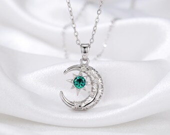 Smaragd-Mond-Stern-Halskette aus dem Labor, himmlisch grüner Edelsteinanhänger, zartes Schmuckstück aus Sterlingsilber, einzigartiges Geschenk für Sie