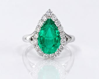 Pear Cut Emerald Engagement Ring | Vintage Halo Design, CZ Accents