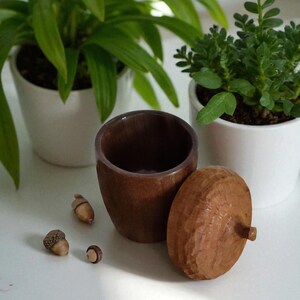 Boîte à bijoux en forme de gland tourné : bois de noyer et de cerisier image 4