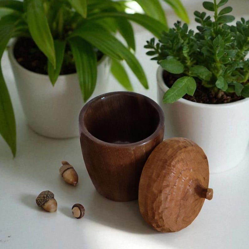 Boîte à bijoux en forme de gland tourné : bois de noyer et de cerisier image 4