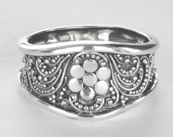 NOVICA Handmade Balinese Sterling Silver Band Ring - 'Celuk Garland' Design, Oxidized & Polished Finish