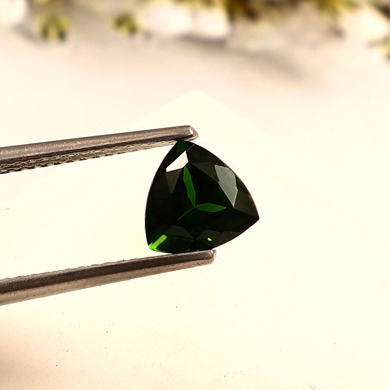 Chrome Diopside Gemstone | Deep Green Trillion Cut, 1.25 Carat - Etsy