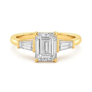 Drei Stein Smaragd Schnitt Lab gewachsen Verlobungsring, Smaragd Drei Stein Ring Seite konisch Baguette Cut Ring Smaragd Diamant Ring