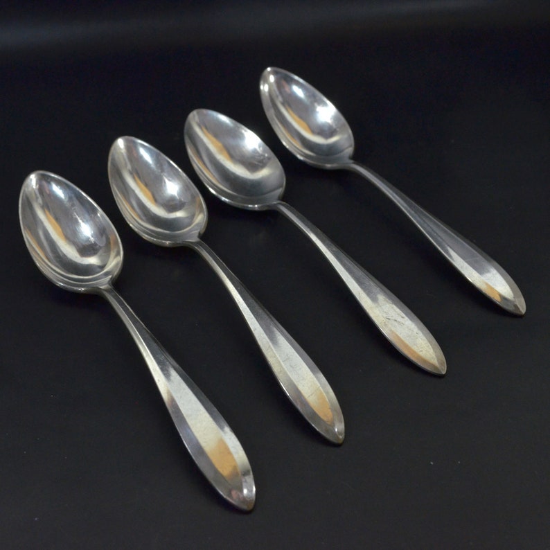 4 Oneida Community 1914 Patrician Pattern Silverplate Flatware Dinner Knives