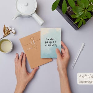 Susurros de Valor – 20 Tarjetas de Afirmaciones Imprimibles para la Calma y el Autocuidado / Amor Propio Gentil (Descarga Digital)