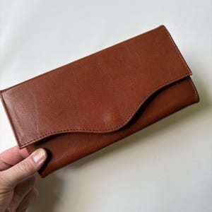 Portefeuille long classique en cuir lisse caramel pour chéquier NOS