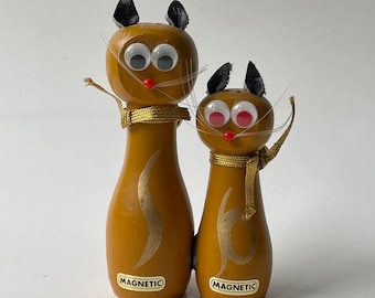 Vintage magnetic Japan salt pepper shakers midcentury kitsch cats wood kitten cat