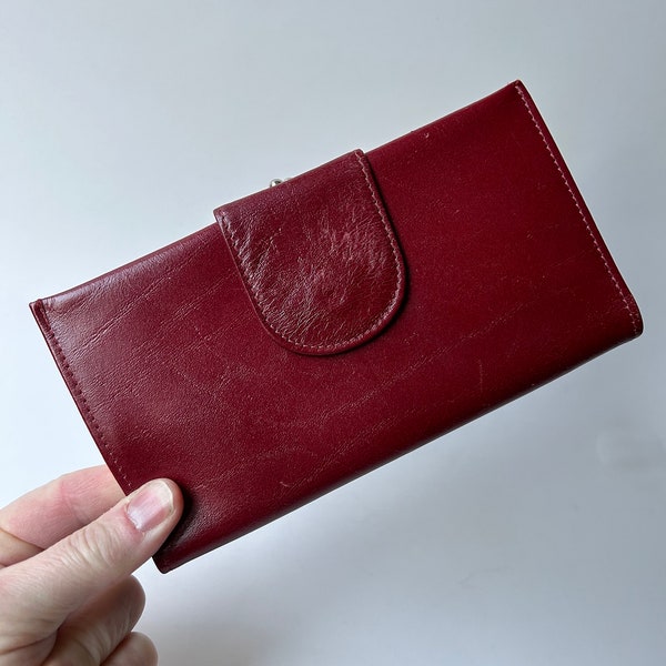 Nice Ferree Canada vintage wine red leather kisslock wallet snap flap pocketbook