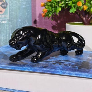 Figura de pantera de obsidiana negra, escultura artesanal de leopardo de cristal, tallado de guepardo en obsidiana natural, tótem de animal de poder.