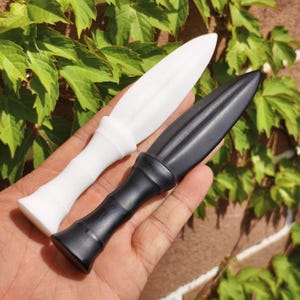 Daga-cuchillo artesanal de obsidiana y jade blanco - Athame ritual para ceremonias y altares
