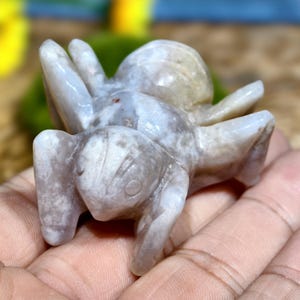 2 &quot;Natürliche Kirschblüten-Achat-Spinnskulptur, handgeschnitzte Achat-Kristallspinnenfigur, grüne Achatspinnen-Totemschnitzerei, Kristallgeschenke