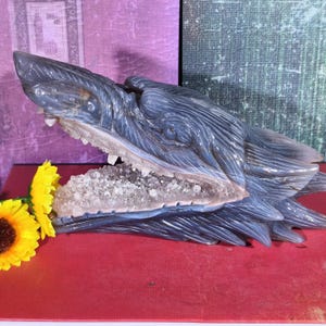 Wolfskopf-Skulptur aus natürlicher Achat-Geode: Wohndekoration, Wolfstotem