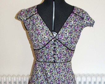 FORGET-ME-NOT Cute Vintage floral tea dress with keyhole back, waist tie and satin piping and covered buttons. M