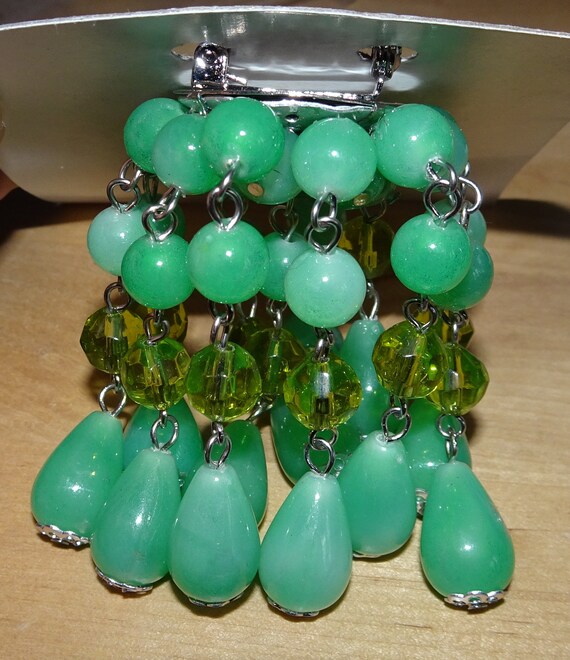 Beautiful droplet bead Green Brooch with repro vi… - image 3