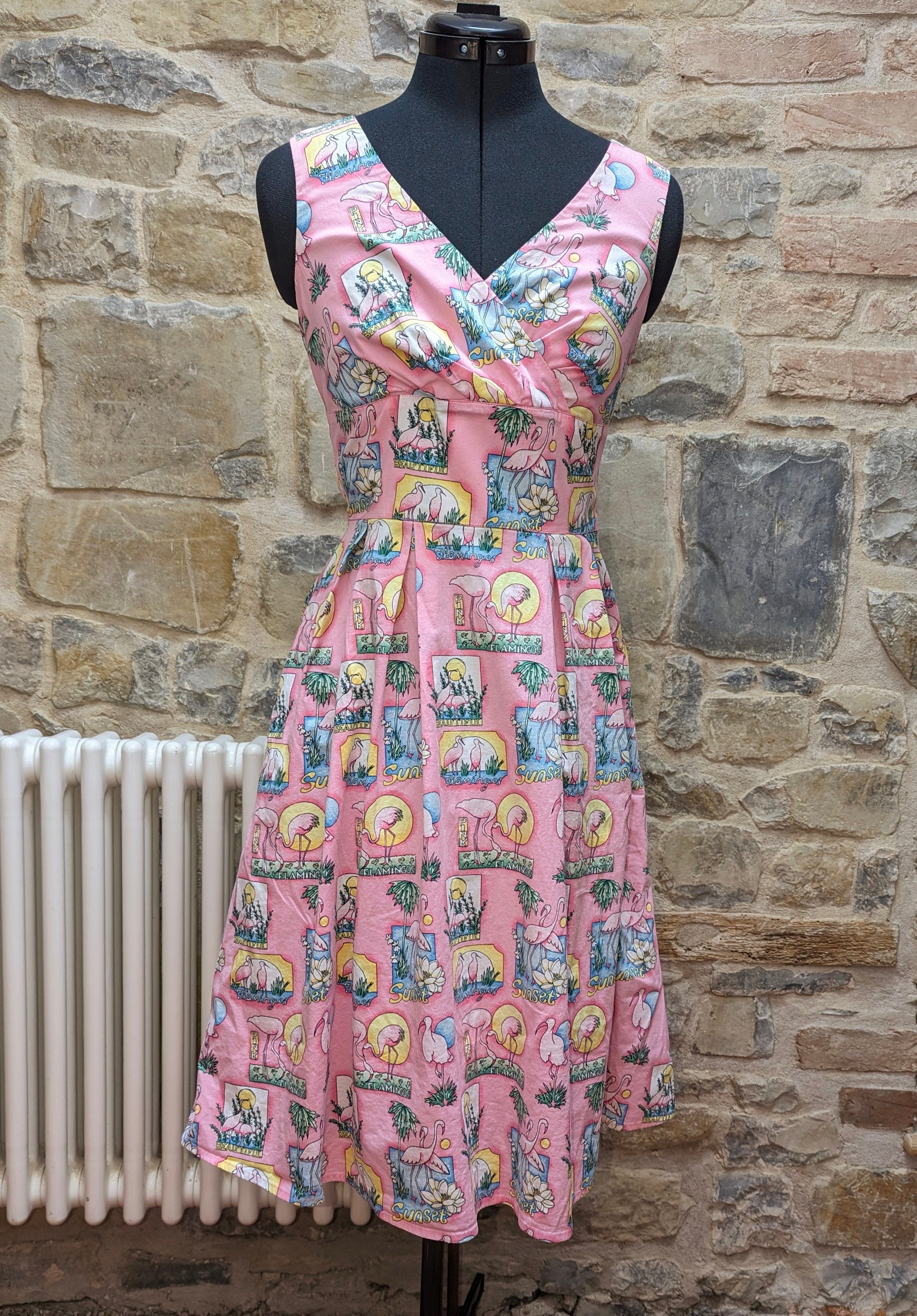 lady vintage flamingo dress Print Cotton 1950s Jive Dress, Hell Bunny Vixen XS color-dark-purple