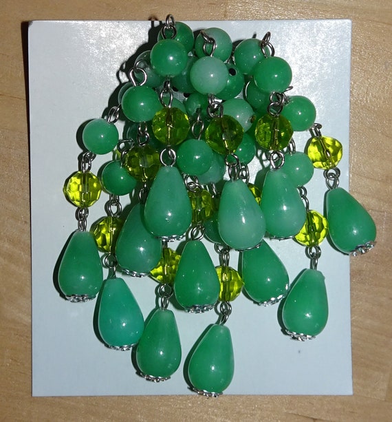 Beautiful droplet bead Green Brooch with repro vi… - image 4