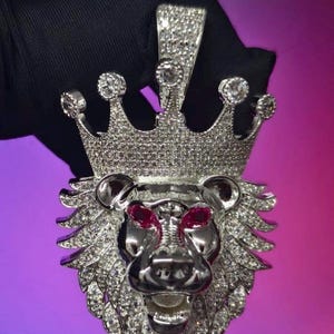 4カラット ラウンドカット 模造ダイヤモンド ライオンヘッドペンダント 14K ホワイトゴールドメッキ 925 スターリングシルバー