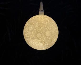Lüchtmaker Vulmaond – 3D-gedruckter Mond-Lampenschirm | passend für Dekosterne Größe A1 | detailreiche NASA-Oberfläche
