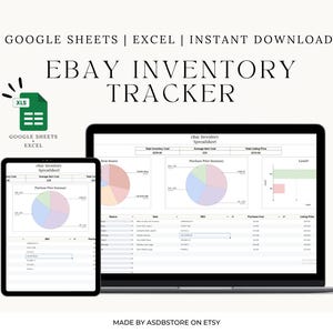 Könnte beinhalten: Ein Bild eines digitalen eBay-Inventar-Tracker-Tabellenkalkulation, mit dem Text "GOOGLE SHEETS | EXCEL | INSTANT DOWNLOAD" und "EBAY INVENTORY TRACKER". Die Tabellenkalkulation wird auf einem Tablet und einem Laptop mit Kreisdiagrammen und Datentabellen angezeigt.