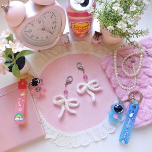 Cute crochet bow keychain