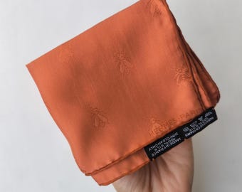Hermès Paris hellbraun Seide Herren Einstecktuch Einstecktuch Biene Motiv 15"