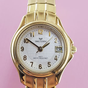 2000s Women&#39;s Waltham Gold tone Quartz watch with white dial on gold tone bracelet with date