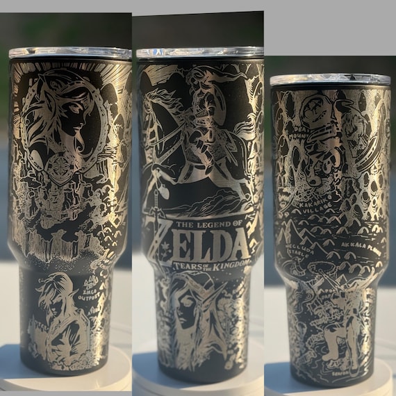 ヒトガタ 錆びた 金属 オブジェ Legend of Zelda Engraved Tumbler 40oz | Stainless Steel Gamer Cup