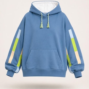 Felpa con cappuccio unisex oversize personalizzata in stile streetwear. Felpa con cappuccio artigianale in French Terry riciclato con patchwork.