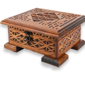 Hand-Carved Wooden Quran Box – Pocket Size Red Pine Storage Case with Velvet Interior – Islamic Gift for Quran & Mushaf