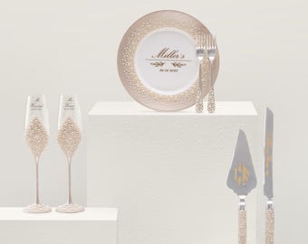 Personalized Pearl Wedding Glasses with Cake Knife Server, Plate, Forks and Unity Candle – Custom Set for Bride and Groom