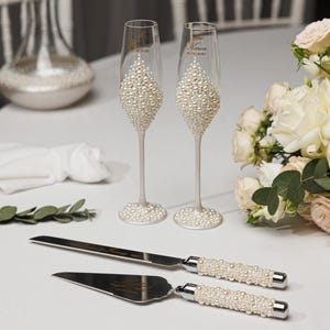 Wedding pearl glasses and cake cutting set personalized, wedding toasting flutes and cake serving set, engraved wedding knife and server