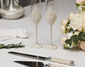 Wedding pearl glasses and cake cutting set personalized, wedding toasting flutes and cake serving set, engraved wedding knife and server