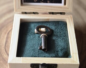 Juego de regalo de llave de barril hueco de latón antiguo genuino, caja de recuerdo, pergamino de intención, llave maestra vintage, herramienta de manifestación