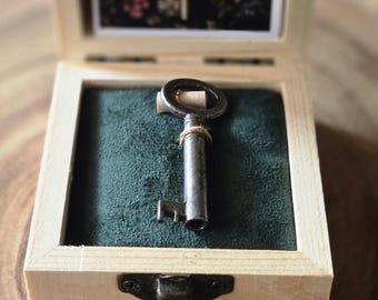 Juego de regalo de llave de barril hueco de latón antiguo genuino, caja de recuerdo, pergamino de intención, llave maestra vintage, herramienta de manifestación