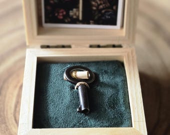 Juego de regalo de llave de barril hueco de latón antiguo genuino, caja de recuerdo, pergamino de intención, llave maestra vintage, herramienta de manifestación