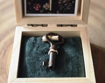 Juego de regalo de llave de barril hueco de latón antiguo genuino, caja de recuerdo, pergamino de intención, llave maestra vintage, herramienta de manifestación