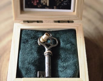 Juego de regalo de llave de barril hueco de latón antiguo genuino, caja de recuerdo, pergamino de intención, llave maestra vintage, herramienta de manifestación