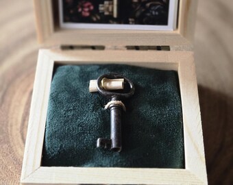 Juego de regalo de llave de barril hueco de latón antiguo genuino, caja de recuerdo, pergamino de intención, llave maestra vintage, herramienta de manifestación