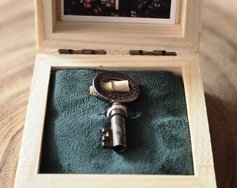 Juego de regalo de llave de barril hueco de latón antiguo genuino, caja de recuerdo, pergamino de intención, llave maestra vintage, herramienta de manifestación