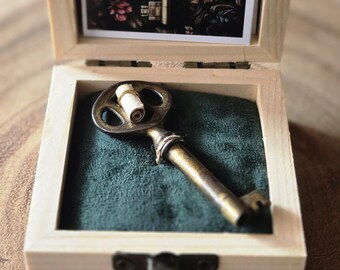 Juego de regalo de llave de barril hueco de latón antiguo genuino, caja de recuerdo, pergamino de intención, llave maestra vintage, herramienta de manifestación