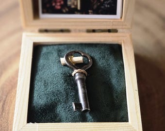 Juego de regalo de llave de barril hueco de latón antiguo genuino, caja de recuerdo, pergamino de intención, llave maestra vintage, herramienta de manifestación