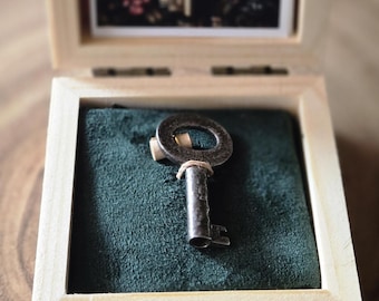 Juego de regalo de llave de barril hueco de latón antiguo genuino, caja de recuerdo, pergamino de intención, llave maestra vintage, herramienta de manifestación