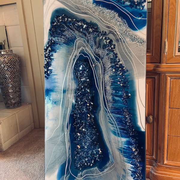 Arte mural de resina geoda, cristal, ágata grande, abstracto, moderno, plata, azul marino, negro, cristales blancos, lámina fluida, vidrio de tierra vendido por Je Hlobik