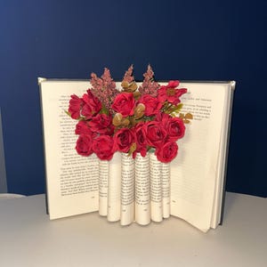 Book Bouquet . Book Vase. Bookish gifts. Gifts for readers. Gifts for a bookworm. Gifts for a book lover. Gifts for Book Girlies.