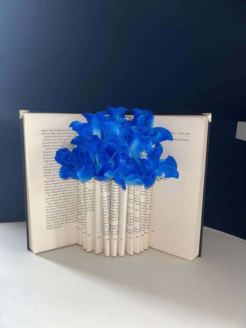 Book Bouquet . Book Vase. Bookish gifts. Gifts for readers. Gifts for a bookworm. Gifts for a book lover. Gifts for Book Girlies.