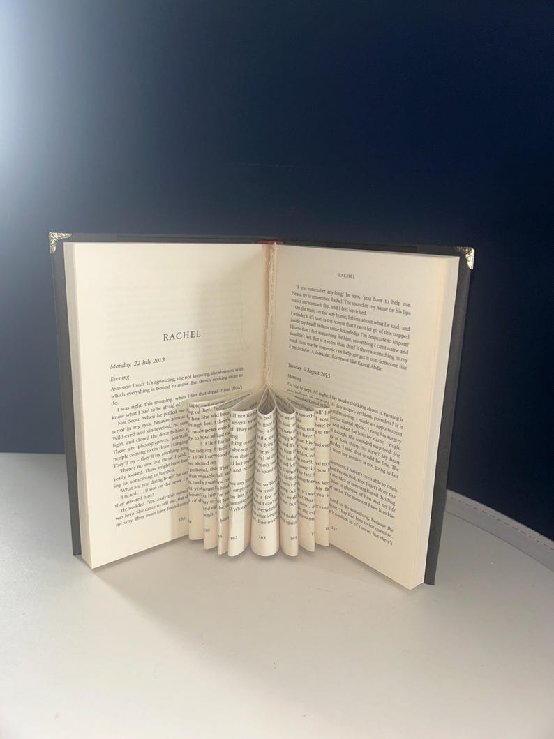 Book Bouquet . Book Vase. Bookish gifts. Gifts for readers. Gifts for a bookworm. Gifts for a book lover. Gifts for Book Girlies.