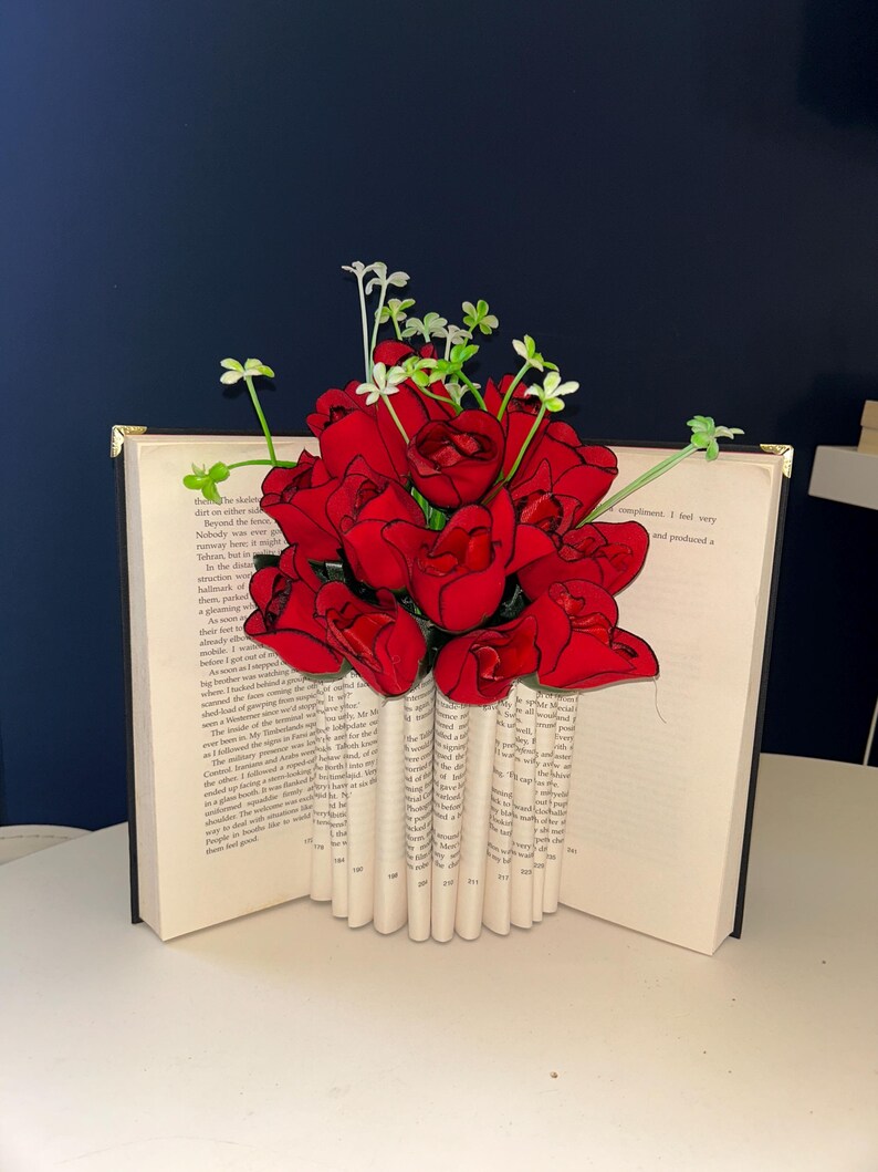 Book Bouquet . Book Vase. Bookish gifts. Gifts for readers. Gifts for a bookworm. Gifts for a book lover. Gifts for Book Girlies.