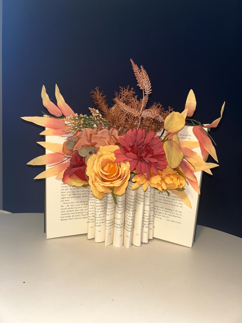 Book Bouquet . Book Vase. Bookish gifts. Gifts for readers. Gifts for a bookworm. Gifts for a book lover. Gifts for Book Girlies.
